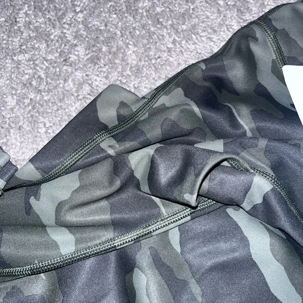 NWT Athleta 7/8 Women's Camo Leggings - Picture 8 of 8